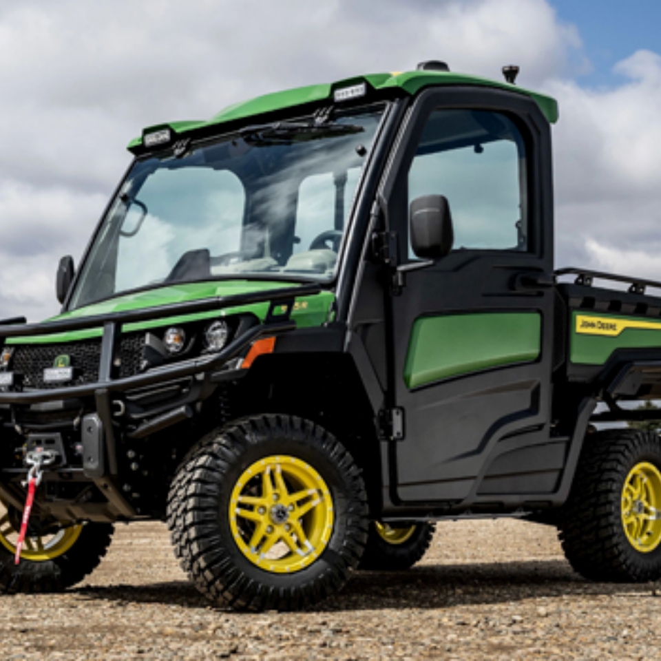 John Deere presenta il nuovo Gator XUV 875M: efficienza e innovazione per il lavoro&nbsp;off-road.